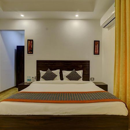 Country Inn Hotels & Resorts Vrindavan Ngoại thất bức ảnh