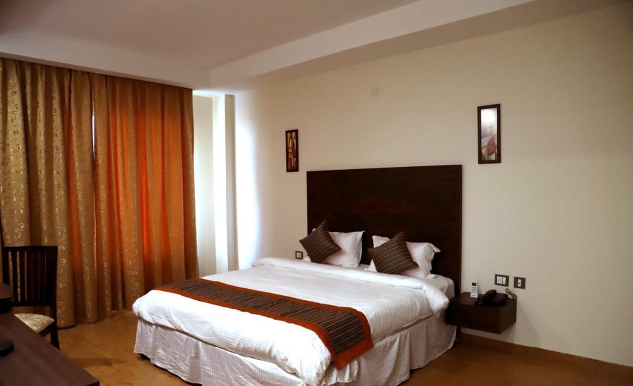 Country Inn Hotels & Resorts Vrindavan Ngoại thất bức ảnh