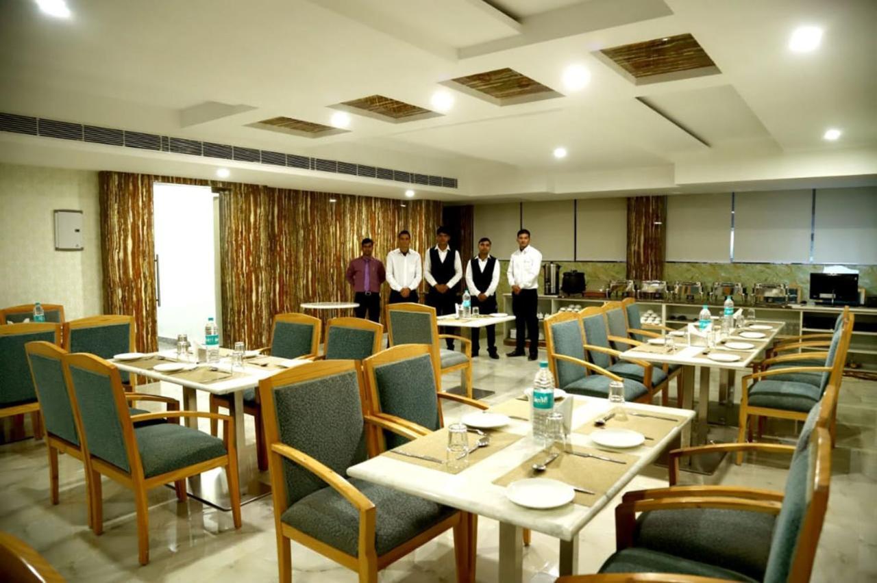 Country Inn Hotels & Resorts Vrindavan Ngoại thất bức ảnh