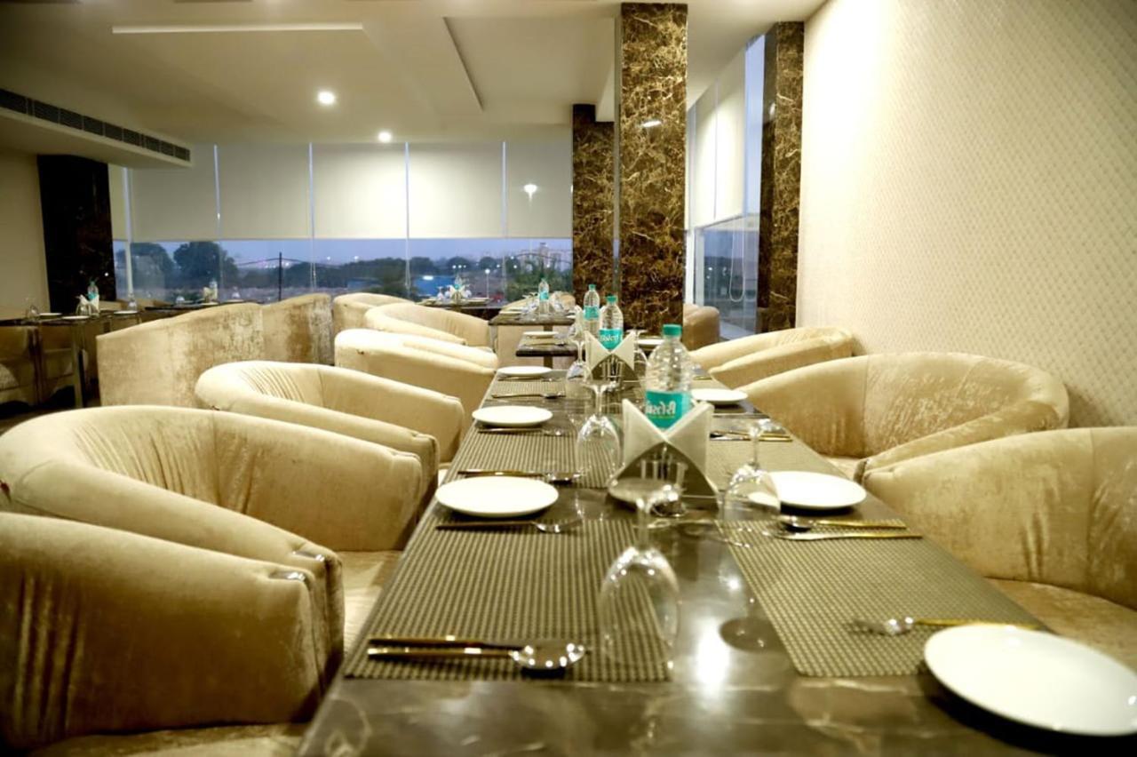 Country Inn Hotels & Resorts Vrindavan Ngoại thất bức ảnh
