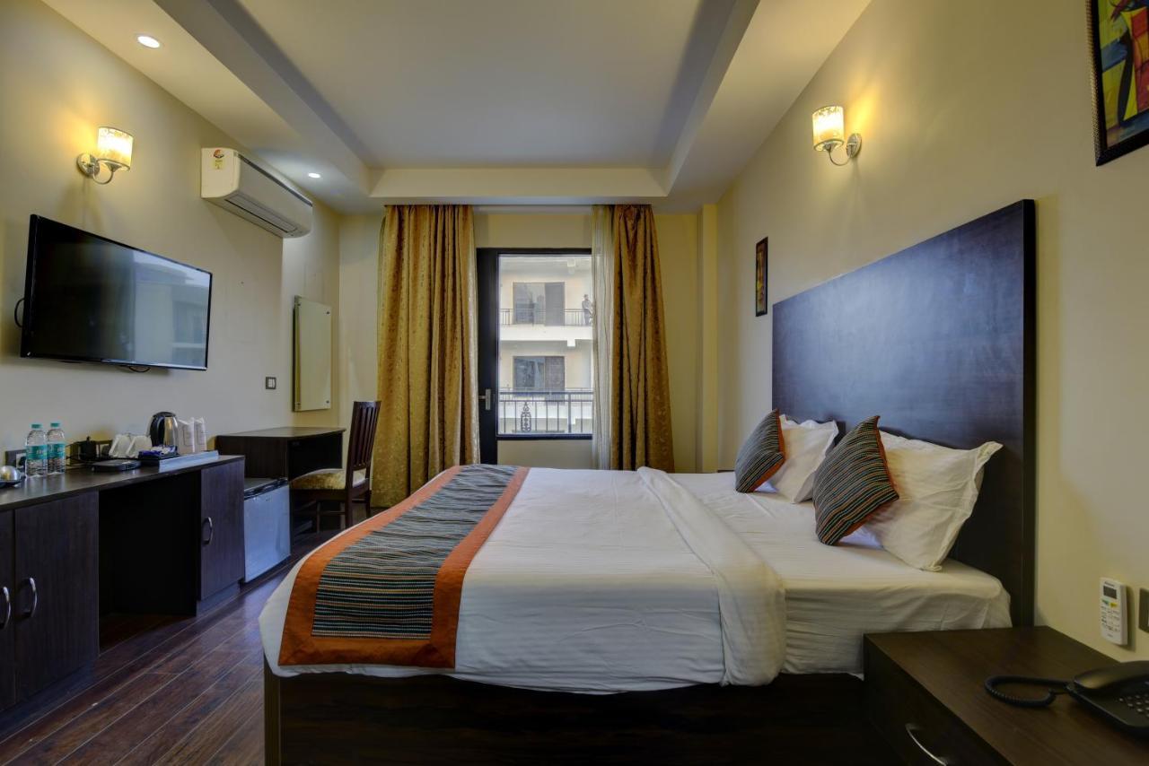 Country Inn Hotels & Resorts Vrindavan Ngoại thất bức ảnh