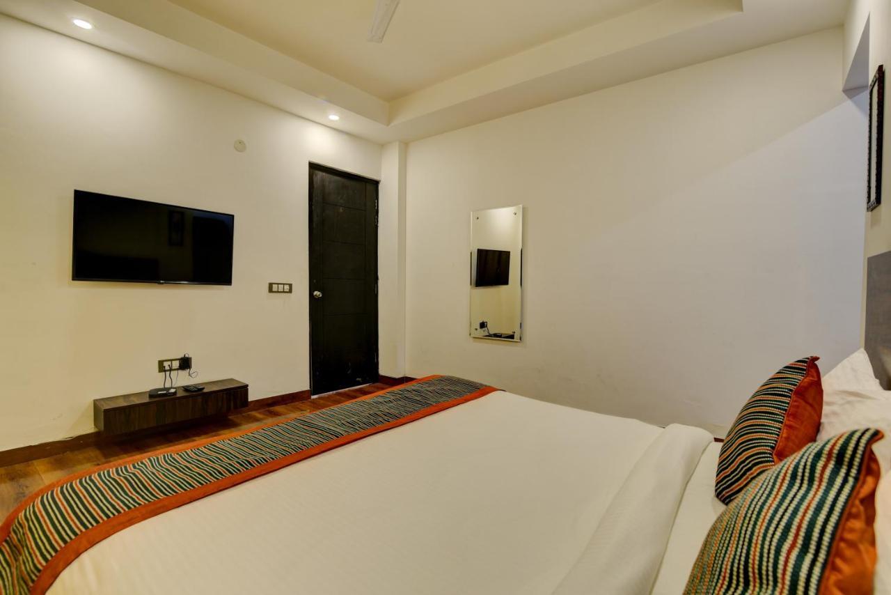 Country Inn Hotels & Resorts Vrindavan Ngoại thất bức ảnh