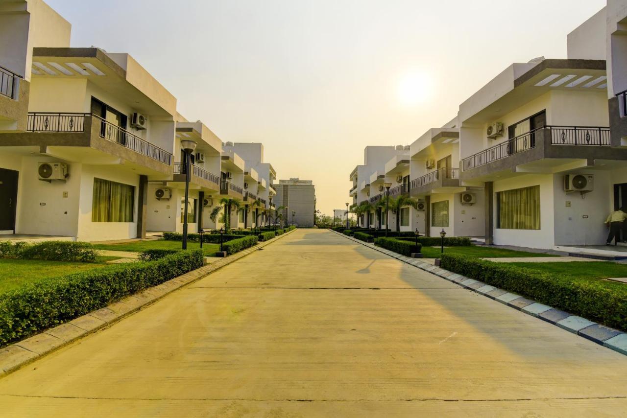Country Inn Hotels & Resorts Vrindavan Ngoại thất bức ảnh