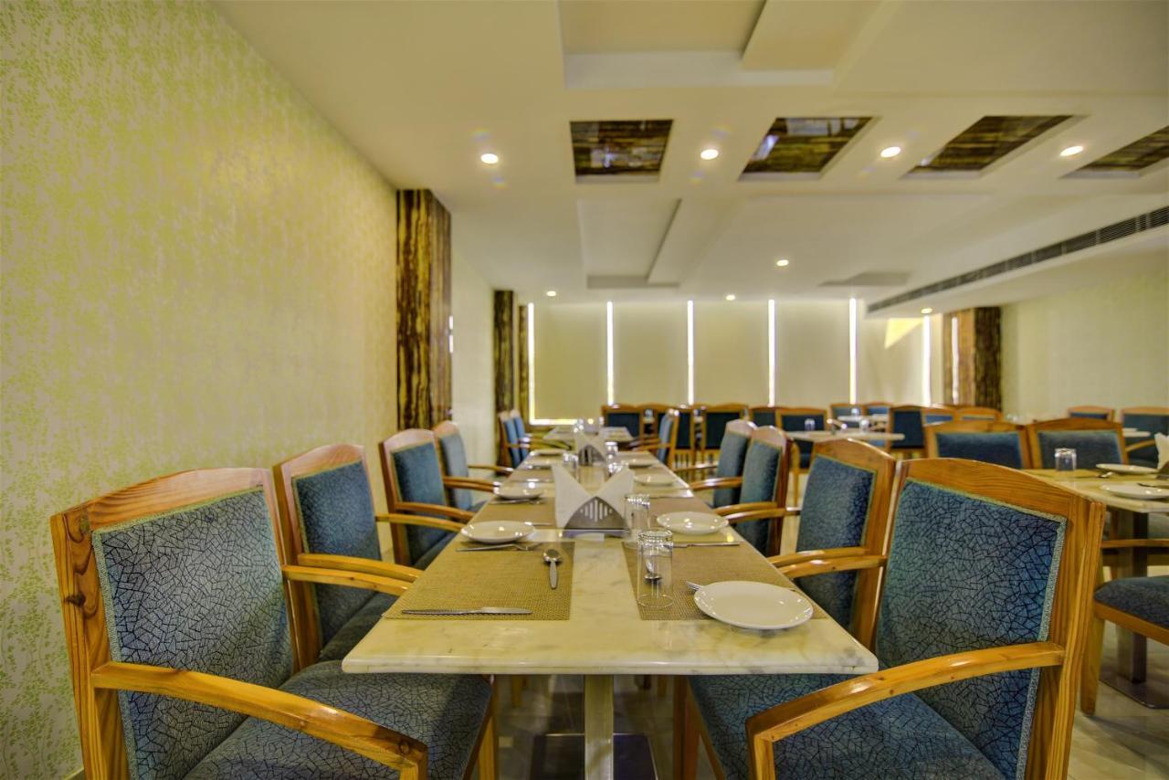 Country Inn Hotels & Resorts Vrindavan Ngoại thất bức ảnh